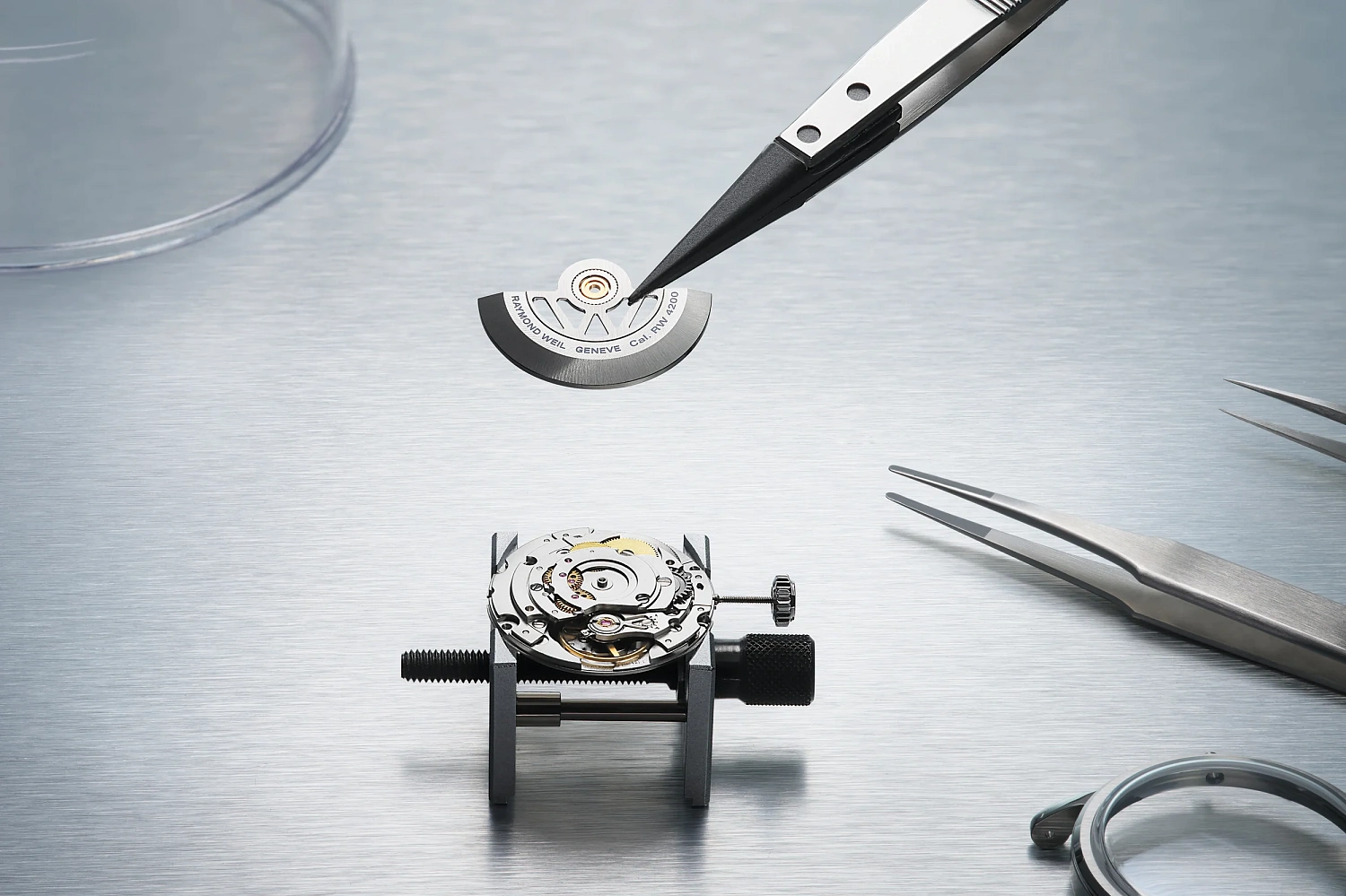 Механика в тренде в век цифровых технологий: почему классические часы ценятся выше смарт-устройств?